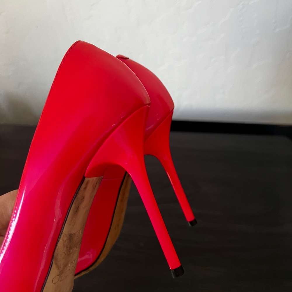Jimmy Choo Vibrant Pink Patent Leather Pointed-Toe Stilettos - Picture 9 of 10